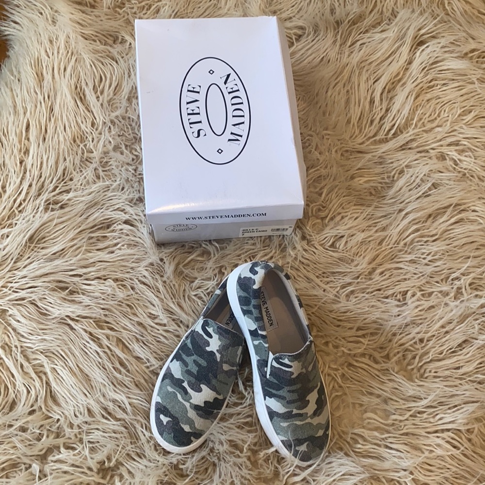 BRAND NEW!! Steve Madden slide on Camo Shoes